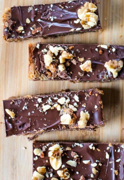 Dessert Recipes - Cleverly Simple Old Fashioned Date Bars Recipe, Date Bars Recipe, Date Paste Recipes, Date Paste, Chocolate Fudge Cookies, Soft Peanut Butter Cookies, Apple Coffee Cakes, Date Bars, Easy Dessert Recipes