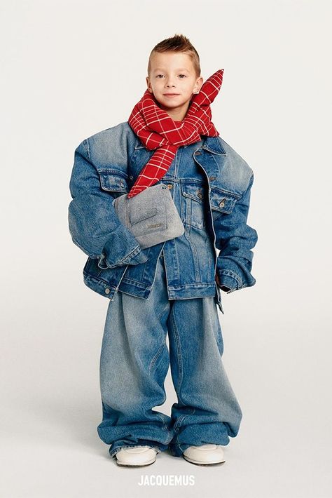 Jacquemus Kids "MINI ME" Collection Info | Hypebeast High Fashion Photoshoot, Oversize Outfit, Kids Inspo, Denim Workwear, High Fashion Photography, Oversized Outfit, Photoshoot Concept, Kids Denim, Jeans Kids