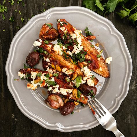 Roasted Aubergines with Tomatoes, Olives, Feta and Pistachios Aubergine Salad, Noodle Salad Cold, Cypriot Food, Cherry Tomato Salad, I Gave Up, Vegetarian Pasta, Salad Side Dishes, Gave Up, Veggie Dishes