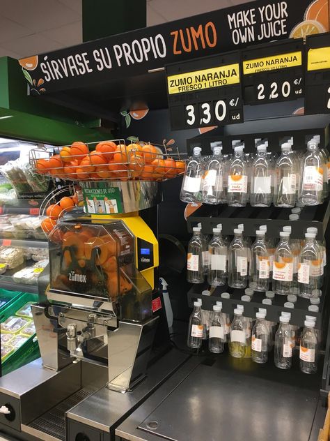 This fresh orange juice machine in a Spanish supermarket. Juice Vending Machine, Pineapple Display, Wooden Stall, Orange Juice Machine, Vending Machine Design, Smoothie Machine, Juice Cafe, Juice Bar Design, Fruit And Veg Shop