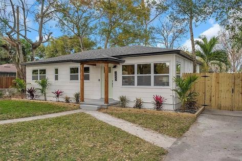 1950 Single-Family house in Clearwater, Florida Old Florida Cracker Houses, Old Florida Home, 1950s Florida Home, Olde Florida Style Homes, Houses In Florida For Sale, Cheap Houses For Sale, Usa Florida, Cheap Houses, 1950s House