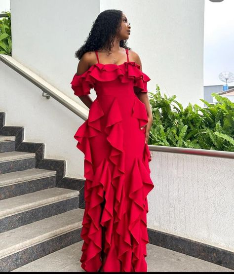 West African Fashion, Nigerian Women, Nigerian Outfits, Two Piece Dress Casual, Elegant Dresses Classy, Fun Dress, African Clothing Styles, African Design Dresses, African Design