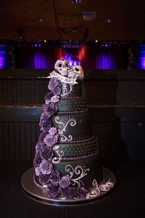 Purple Black Wedding Cake, Black And Purple Themed Wedding, Purple And Black Wedding Dresses, Purple And Black Quince, Black And Purple Wedding Cake, Dark Purple Wedding Cake, Purple Black Cake, Gothic Purple Wedding, Dark Purple Cake