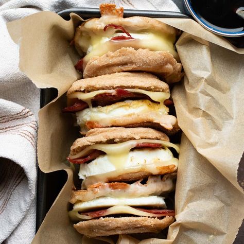 Egg White Turkey Bacon Sandwich (Starbucks Copycat) - recreate your favorite healthy Starbucks breakfast sandwich with this easy recipe! Copycat Starbucks Breakfast Sandwich, Starbucks Egg White Sandwich, Starbucks Egg White Turkey Bacon, Turkey Bacon Egg White Sandwich, Starbucks Turkey Bacon Sandwich Recipe, Turkey Bacon Breakfast Sandwich, Starbucks Breakfast Sandwich, Turkey Bacon Sandwich, Starbucks Sandwiches