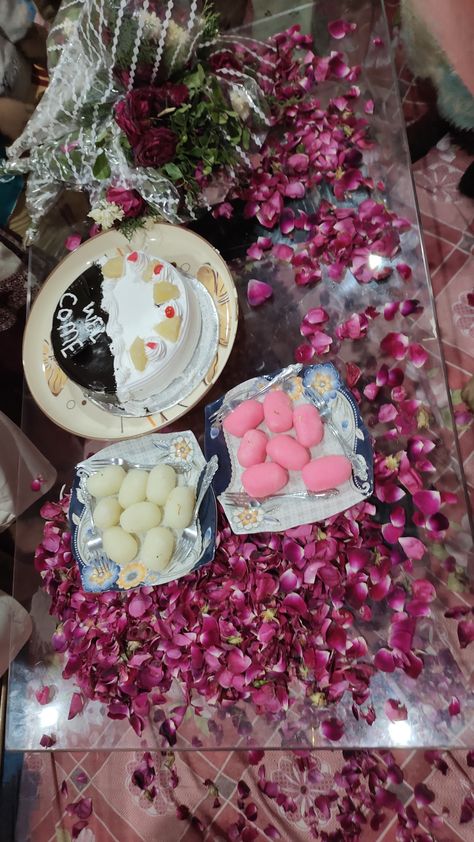 Real Cake Pics Birthday, Baat Pakki Snapchat, Baat Pakki Decorations, Baat Pakki Decorations At Home, Baat Pakki, Love Rose Flower, Birthday Quotes Funny For Him, 21st Birthday Decorations, Girly Dp