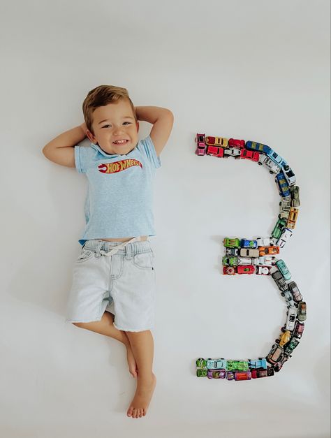 Photo idea 3 birthday boy 3 Birthday Photoshoot, 3rd Birthday Pictures, Birthday Photoshoot Ideas Boys, Boy Birthday Pictures, 2nd Birthday Photos, Birthday Photoshoot Ideas, 3rd Birthday Boys, Boy Photo Shoot, 2nd Birthday Boys