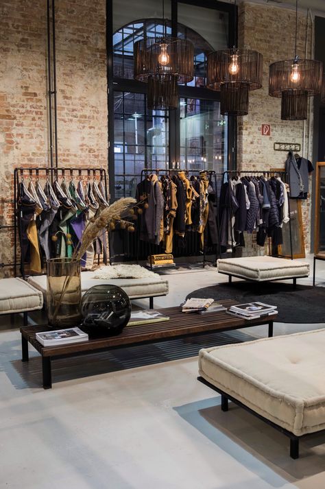 Warehouse Shop Design, Industrial Clothing Store, Bridal Boutique Interior, Shoe Store Design, Clothing Store Interior, Retail Space Design, Retail Lighting, Warehouse Design, Retail Interior Design