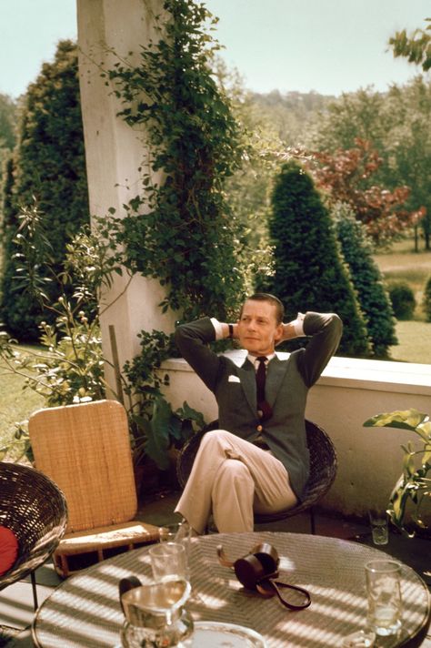 Decorator Billy Baldwin on Horst and Lawford’s Long Island terrace (1963). Diplomat Aesthetic, Martin Brudnizki, Billy Baldwin, Horst P Horst, Couple Celebrating, 70s Nostalgia, Power Couple, Classic Interior, What Is Tumblr