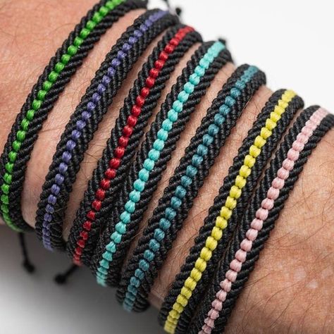 DIY Easy Bracelet Patterns: Perfect for Beginners Friendship Bracelets For Men, Mens Black Bracelet, Mens Bracelet Diy, Cord Bracelet Diy, Surf Bracelet, Diy Bracelets With String, Friendship Bracelets Easy, Mens Bracelet Black, Friendship Bracelet Patterns Easy