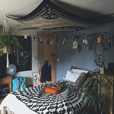 Hippy Bedroom, Hippy Room, Dekorasi Kamar Tidur, Bedroom Pictures, Room Goals, Indie Room, Aesthetic Rooms, Bedroom Goals, Dreamy Room