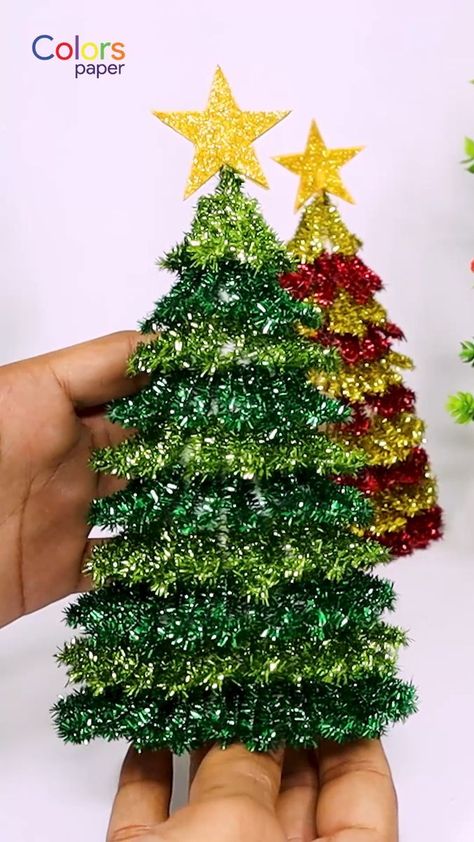 Christmas Crafts Pipe Cleaners, Crafts Christmas Diy, Chenille Stem Crafts, Christmas Diy Crafts, Christmas Tree Making, Diy Christmas Deco, Craft Pipe Cleaner, Foam Paper, How To Make Christmas Tree