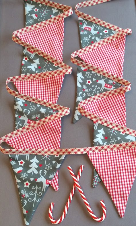 Diy Sewn Christmas Gifts, Sewn Christmas Decorations, Christmas Sewing Projects Decoration, Christmas Bunting Diy, Diy Christmas Bunting, Christmas Bunting Ideas, Christmas Sewing Ideas, Bunting Ideas Unusual, How To Make Bunting