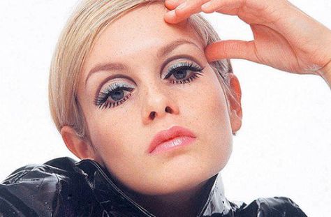 Learn about makeup from the 60's and how to recreate the look for today. Twiggy Lawson, 60’s Makeup, Carnaval Make-up, Mod Makeup, 1960s Makeup, Twiggy Makeup, Colleen Corby, 60s Makeup, 1960s Hair