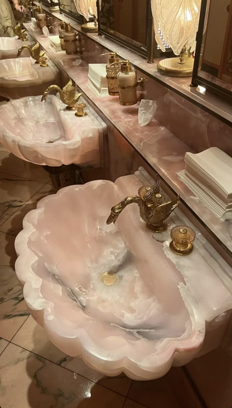 Room Assessories, Old Money Interior Design, Old Money Interior, Princess Bathroom, Architecture Antique, Mermaid Bathroom, Pretty Bathrooms, Princess Room, Pinterest Room Decor