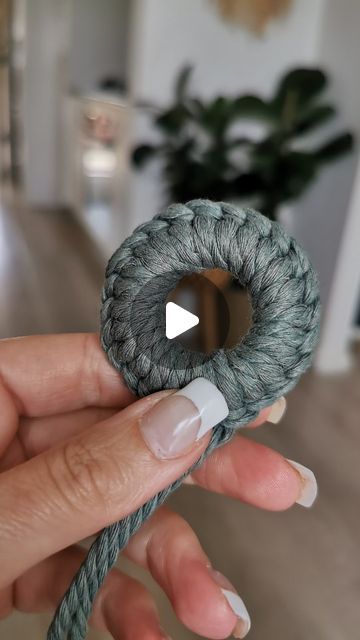 Macrame Rings Diy, Macrame Napkin Rings Diy, Crochet Around A Ring, Macrame Ring Diy, Macrame Ring Tutorial, Diy Yarn Ornaments, Rings Patterns, Wooden Rings Craft, Crochet Ring Patterns