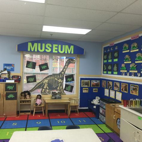 Dinosaur Museum in Dramatic play                                                                                                                                                                                 More Preschool Dramatic Play, Dinosaur Classroom, Dinosaur Lesson, Dinosaur Theme Preschool, Dinosaur Activities Preschool, Ideas Jardin, Dinosaur Projects, Dinosaur Museum, Role Play Areas