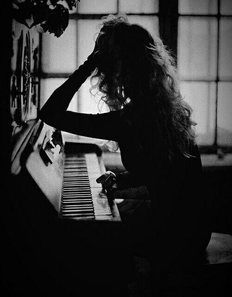 Piano Photoshoot, Piano Photography, Piano Photo, Piano Girl, White Piano, Musician Photography, Piano Player, Playing Piano, Foto Art