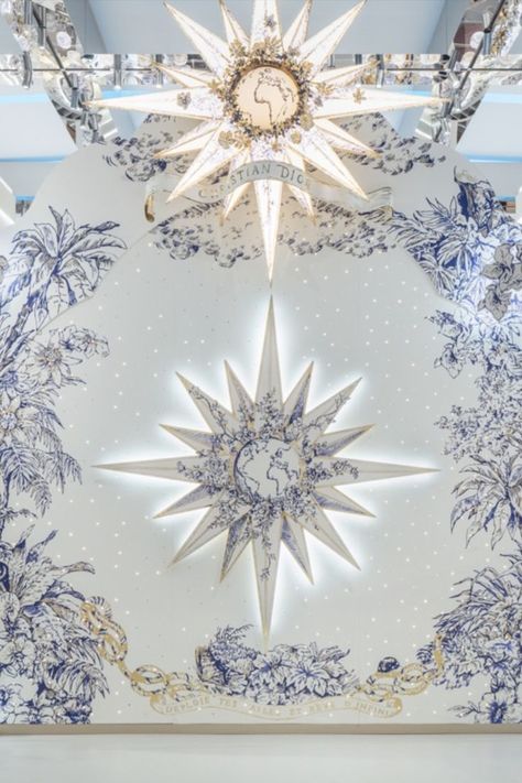 Stellar scenes filled with stars and precious charms from the Dior Cruise 2023 collection by Maria Grazia Chiuri, including prints by Pietro Ruffo, shine at Dior’s Seoul concept store. Discover festive looks for this season’s celebrations as you marvel upon the dreamy interiors. © Kyungsub Shin Dior Backdrop, Dior Cruise 2023, Weeding Themes, Compass Wallpaper, Dior Wedding, Star Themed Wedding, Dreamy Interiors, Dior Cruise, Wedding Hall Decorations