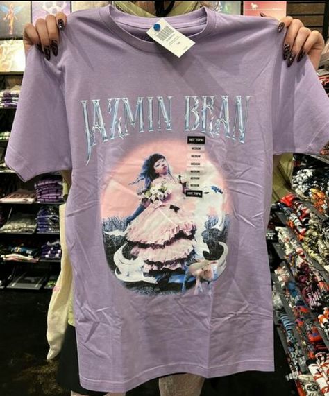 @jazminbean (image by @jazminbean_pl) on ig Jazmin Bean Merch, Manifesting Friends, Jazmin Bean, Friends Group, Pinterest Closet, Melanie Martinez, Christmas List, Hot Topic, Singers