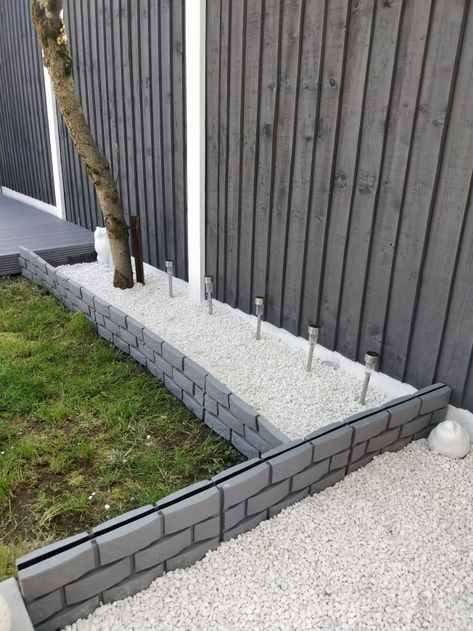 Ronseal Fence Paint Colours Charcoal Grey, Grey Fence Panels, Grey Wood Fence, Dark Grey Fence Garden, Painted Fence Posts, Grey Fence Garden Ideas, Grey Fence Garden, Grey Garden Ideas, Grey Fence Paint