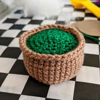 Crochet Potted Rose Free Pattern, Crochet Small Potted Plants, Crochet Small Flower Pot, Crocheted Flower Pots, Crocheted Flower Pot Free Pattern, Amigurumi Flower Pot Free Pattern, Crochet Pot Free Pattern, Crochet Mini Pot, Crochet Plant Pot Free Pattern