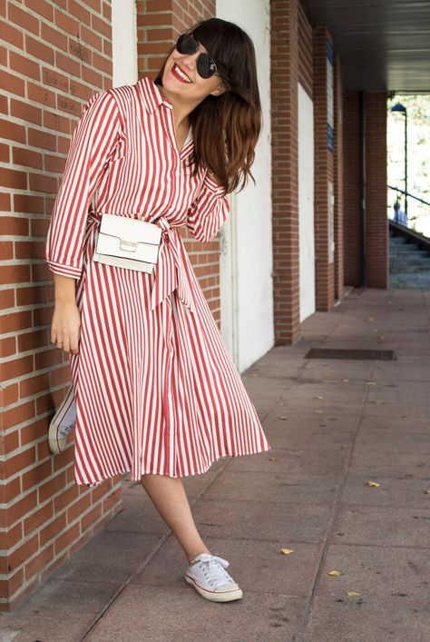 Over 101 shoes: How to wear: red striped dress Strip Dress Outfit, Red Striped Shirt Outfit, Outfits With Striped Shirts, Red Striped Shirt, Red Striped Dress, Red And White Dress, Wear Red, Stripped Dress, Street Style Fashion