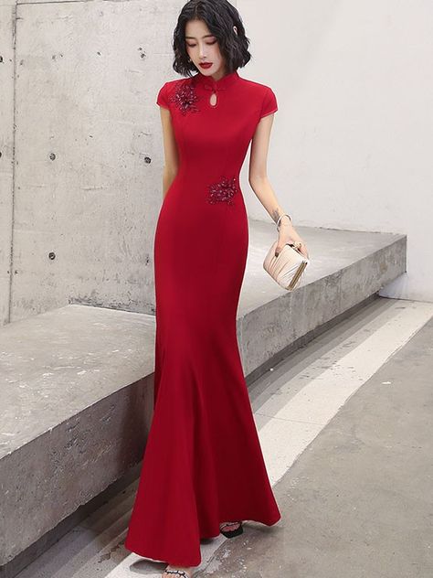 Qipao Wedding Dress, Red Chinese Dress, Qipao Wedding, Mother Of The Bride Dresses Long, Chinese Style Dress, Qipao Cheongsam, Classy Prom Dresses, Dress Hairstyles, Prom Dress Shopping