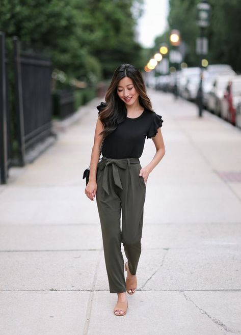 37 Cute and Comfortable Office and Work Outfits to Wear All Day Long - Lifestyle Spunk Work Outfit Office, Skirt Diy, Outfit Essentials, Office Wear Women, Teacher Clothes, Business Casual Outfits For Women, Office Outfits Women, Summer Work Outfits, Skirt Maxi