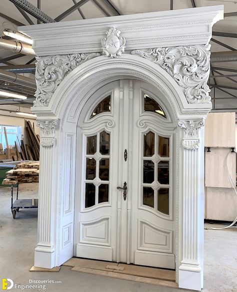 Fantastic Door Entrance Decorating Ideas That'll Give Your Guests A Warm Welcome - Engineering Discoveries Tor Design, Beautiful Front Doors, Ornamental Design, Wooden Main Door, Wooden Main Door Design, Classic Doors, Door Glass Design, Entrance Door Design, Door Gate Design