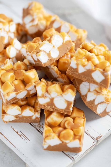 Peanut Marshmallow Squares, Peanut Butter Marshmallow Squares Recipe, Crumble No Bake Marshmallow Peanut Butter Cornflake Cookies, Marshmallow Confetti Squares, Peanut Butter Squares Marshmallow, Pb Marshmallow Squares, Peanut Marshmallow Clusters, Peanut Butter Christmas Candy, Marshmallow Squares Peanut Butter