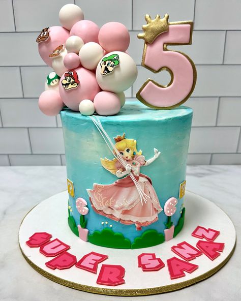 Princes Peach Cake Ideas, Peaches Cake Mario, Princess Peaches Cake, Princess Peach Birthday Party Cake, Princess Peach Cake Birthdays, Pastel Princesa Peach, Castle Cake Diy, Peach Birthday Cake, Princess Peach Cake