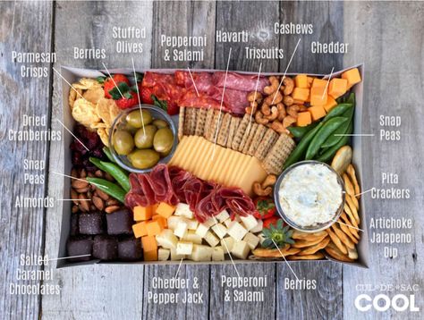 Charcuterie Box Sizes, Diy Graze Box Ideas, Cheese Board Box Ideas, Diy Grazing Box Ideas, Lunch Charcuterie Box Ideas, Chacutery Box Ideas, Charcuterie In A Box Diy, Charcuterie Board Box To Go, Mini Charcuterie Boxes Diy