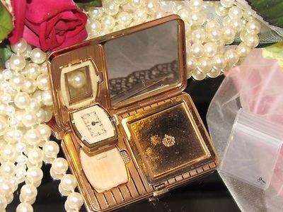 Blush Mirror, Compact Mirror Vintage, Art Deco Watch, Vintage Compact, Mirror Compact, Vintage Silverplate, Vintage Makeup, Powder Blush, Vintage Purses