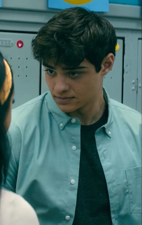 Peter Covinsky, Noah Centineo Cute, Peter To All The I've Loved Before, Peter Kavinsky Aesthetic Wallpaper, Peter Kavinsky Aesthetic, Celebrity Crush Men, Noah Centineo Peter Kavinsky, Peter And Lara Jean, Crush Movie