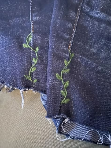 Fixing Clothes, Embroidery Jeans Diy, Clothes Embroidery Diy, Denim Embroidery, Cut Off Jean Shorts, Embroidery On Clothes, Cute Embroidery, 자수 디자인, Sewing Embroidery Designs