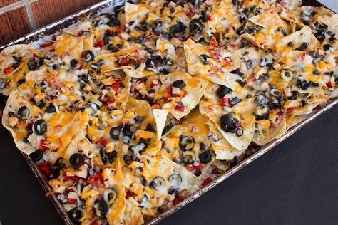 Bean Nachos Recipe, Black Bean Nachos, Cooking Ham In Crockpot, Bradley Smoker, Bean Nachos, Chicken Nachos Recipe, Traeger Grill Recipes, Big Green Egg Recipes, Baked Bbq Chicken