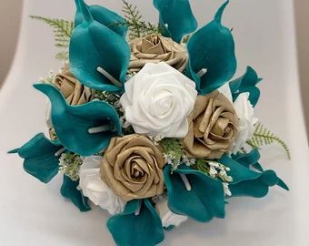 null Teal Blue Wedding Bouquet, Turquoise Wedding Bouquet Rustic, Wedding Bouquets Teal, Teal Flower Bouquets, Teal Rose Bouquet, Teal And Gold Wedding, Teal Gold Wedding, Teal Wedding Theme, Teal Bouquet