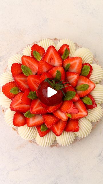 Strawberry Flower Cake, Strawberry Crumble Pie, Strawberry Lemon Pie, Strawberry Souffle, Jelly Cheesecake, Foolproof Recipes, Strawberry Crumble, Strawberry Scones, Crumble Pie