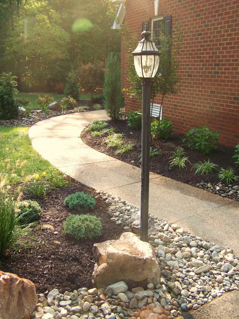 Outdoor Entryway Landscaping, Light Pole Landscaping Front Yards, Landscape Around Light Post, Landscape Lights Ideas, Lightpost Landscaping, Lamp Post Landscaping, Lamppost Landscaping, Acreage Gardens, Driveway Curb Appeal