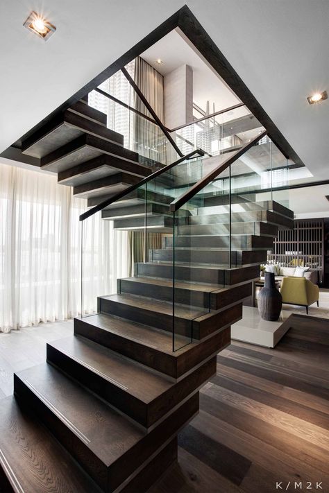 How beautiful to have a floating staircase in the middle of a space vs against a wall or corner or where it takes the least amount of space. Luxury Penthouse Apartment, Glass Railings, Beautiful Stairs, Escalier Design, Open Staircase, Luxury Penthouse, Stair Case, Interior Minimalista, Lan Can