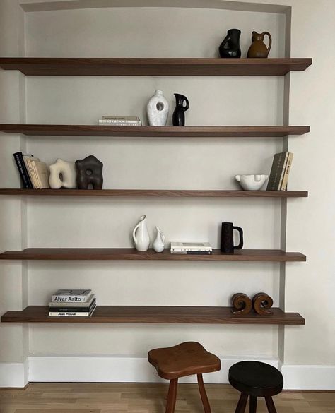 Midcentury Modern Bookshelf, Japandi Bookshelf, Small Ceramics, Mid Century Modern Bookshelf, Ceramics Sculptures, Modern Bookshelf, Apartment Style, Apartment Inspiration, Apartment Living Room