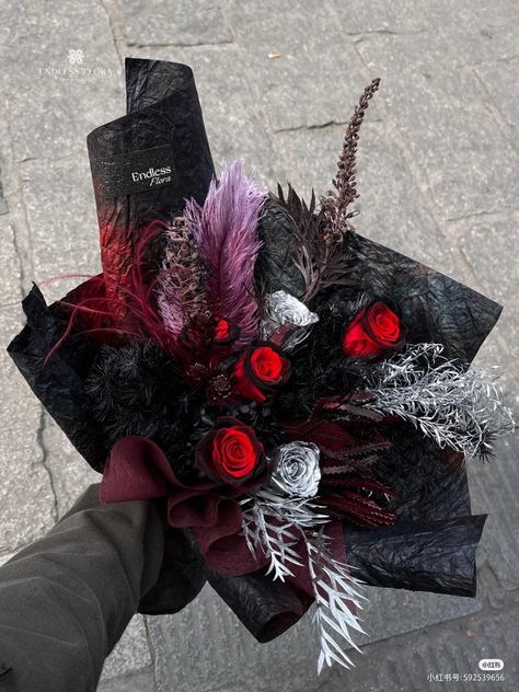 Goth Flower Arrangements, Endless Flora, Black And Red Bouquet, Dark Flower Bouquet, Black Flower Bouquet, Black Bouquet, Goth Garden, Luxury Flower Bouquets, Fancy Flowers