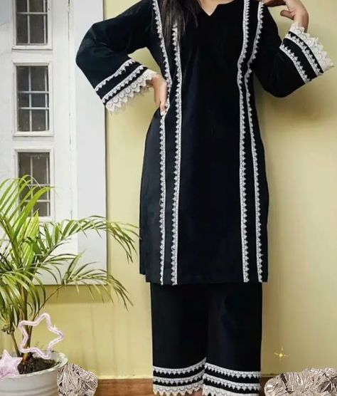 Black Lace Dress Pakistani, Straight Plazo, Pakistani Suit Design, Black Suit Designs, Umbrella Sleeves, Lace Designs On Suits, Pakistani Kurti, Cotton Suit Designs, Simple Dress Casual