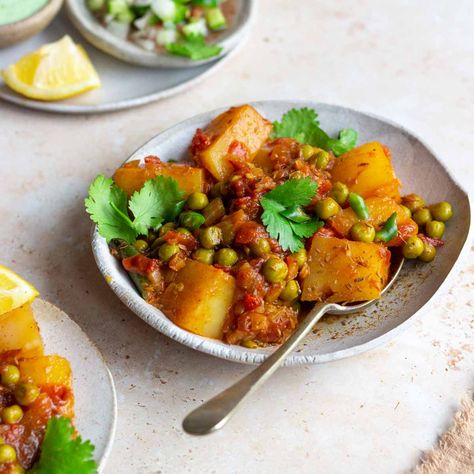 Aloo Matar ki Sabzi (Potato and Peas Curry) - Vegan Aloo Sabzi, Puri Aloo Sabzi, Vegan Saag Aloo, Aloo Methi Sabji, Aloo Peas Curry, Potato And Pea Curry, Tomato Gravy, Vegan Chili, Indian Curry