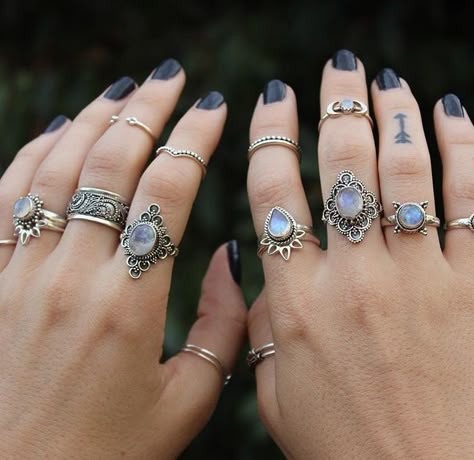 Lots Of Rings Aesthetic, Piercing Face, Hipster Jewelry, Hippie Rings, Edgy Jewelry, Indie Jewelry, Metalsmithing Jewelry, Bohemian Rings, Girly Accessories