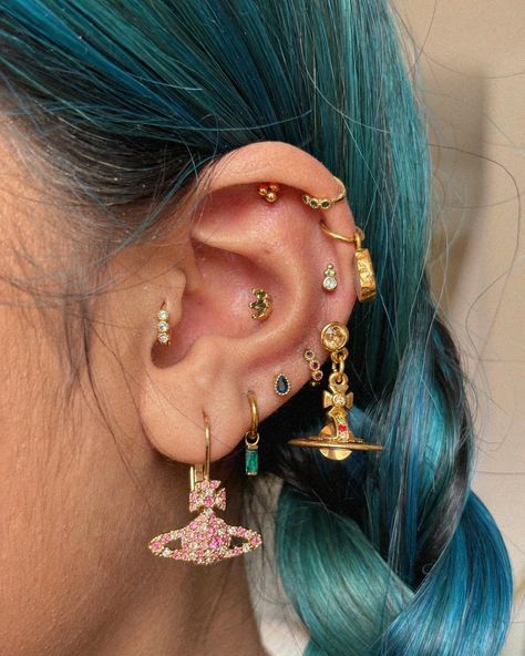 jewellery round up Earring Stacks Gold, Maximalist Jewelry, Earring Stacks, Earring Stack, Pretty Ear Piercings, Cute Piercings, Body Jewelry Piercing, Jewelry Accessories Ideas, Stacked Jewelry