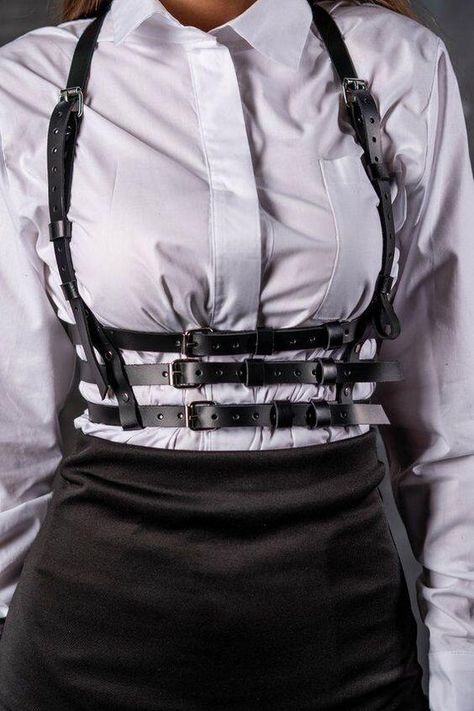 Seraphic Sins, Harness Outfit, Harness Fashion, Mode Chanel, Body Harness, Edgy Outfits, Character Outfits, Gothic Fashion, Gotham