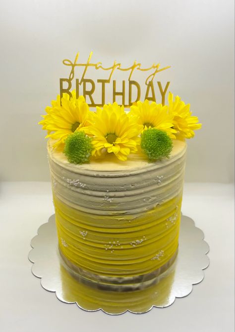 Pineapple cake wity pineapple cream cheese filling Pineapple Cake Decoration Design, Pineapple Cake Designs Birthday, Pineapple Cake Design, Pineapple Cake Decoration, Pineapple Cream Cheese, Pineapple Cakes, Pineapple Birthday, Simple Cake Designs, Creative Cake Decorating