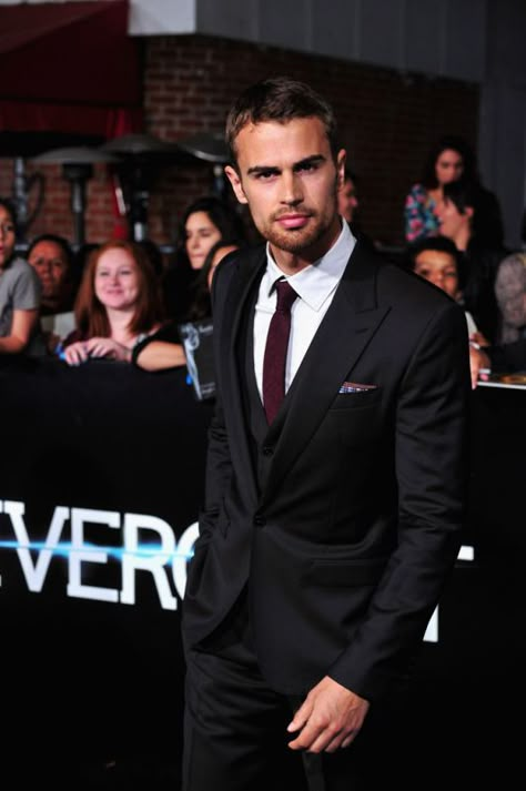 Theo James Divergent, Theo James Pictures, Theo James Paparazzi, Theo James Suit, Theo James In Divergent, Theo James In A Suit, Theo James Meme, Divergent Theo James, Tobias Eaton