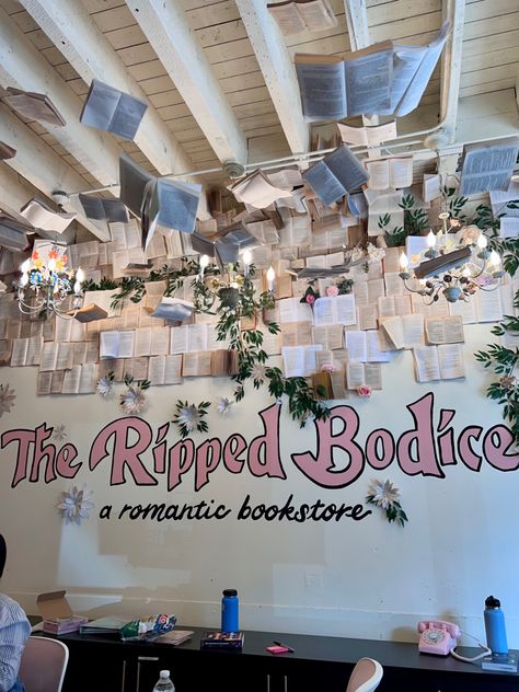 Best Book Stores In The Us, Romance Book Store, The Ripped Bodice Bookstore, Used Bookstore Ideas, Book Store Ideas, Dream Bookstore, Bookstore Ideas, Bookshop Café, Book Girlies